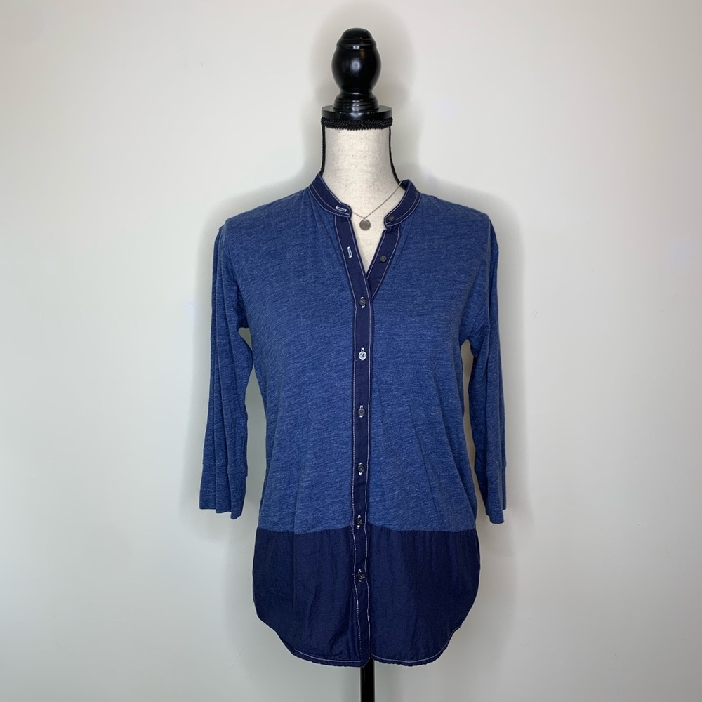 Gap • Blue Buttoned Quarter Sleeve Top